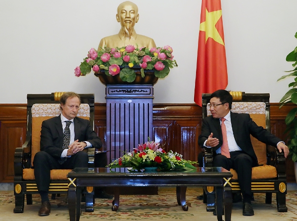 Phó Thủ tướng Phạm Bình Minh tiếp Đại sứ, Trưởng Phái đoàn EU tại Việt Nam, ông Bruno Angelet. Ảnh: VGP