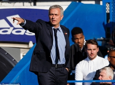 Chelsea họp khẩn bàn việc sa thải HLV Mourinho