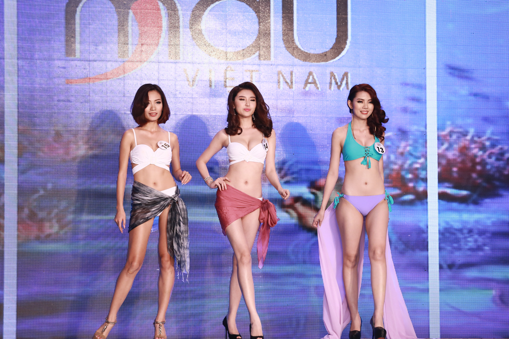 Siêu mẫu Việt Nam 2015 khoe body nóng bỏng với bikini