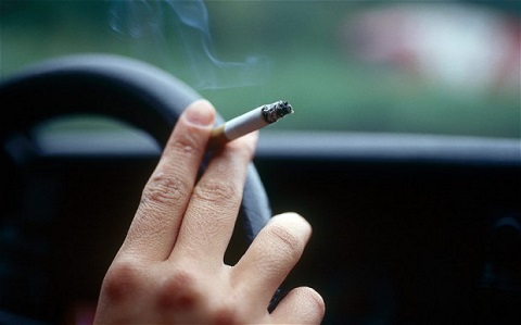 Hút thuốc lá, uống rượu, ánh nắng và ô nhiễm không khí là những nguyên nhân chính gây ung thư