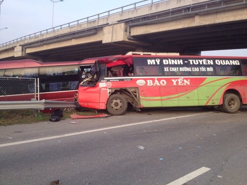 Tai nạn kinh hoàng trên cao tốc Nội Bài - Lào Cai