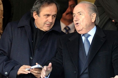 2 ông Platini (trái) và Blatter sẽ bị cấm tham gia hoạt động bóng đá trong 8 năm!