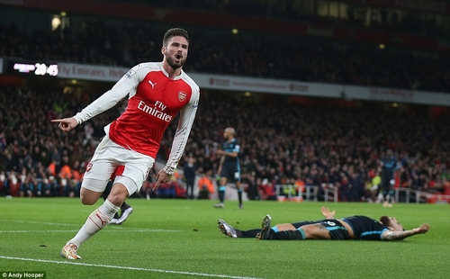 Giroud ghi bàn nâng tỉ số lên 2-0 cho Arsenal