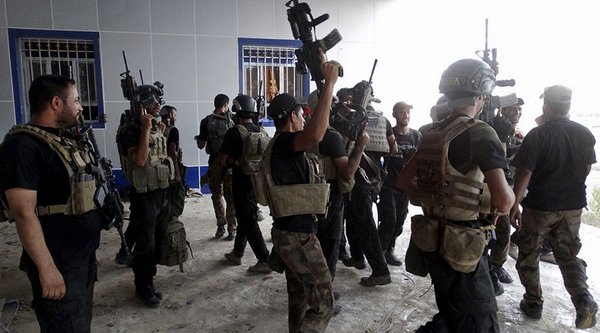 Quân đội Iraq ăn mừng chiến thắng lớn đầu tiên của họ trong cuộc chiến chống IS