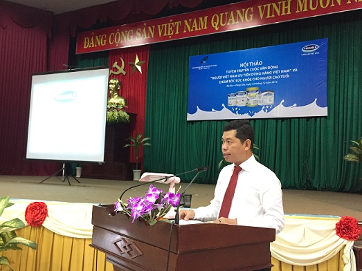 Ông Nguyễn Ngọc Thành, Giám Đốc Kinh Doanh Miền Trung 2 phát biểu tại hội thảo ở Bình Thuận