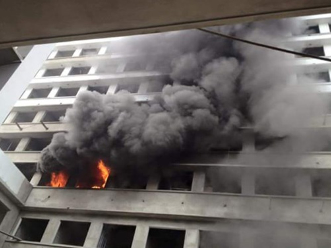 Cháy lớn ở công trình bệnh viện Nhiệt đới Trung ương