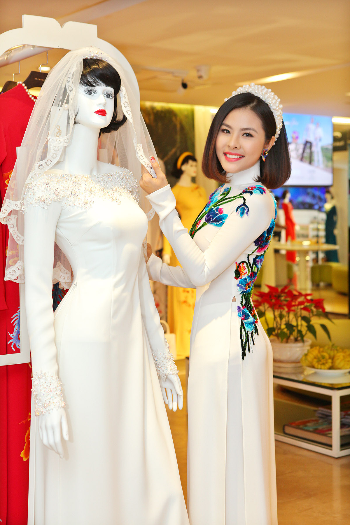 Áo dài trắng mà Vân Trang