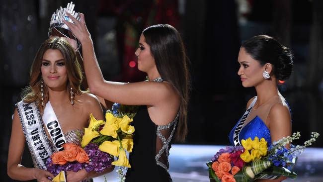 Hoa hậu Colombia gọi sự cố nhầm vương miện là sự bất công lớn và bày tỏ mong muốn được chia sẻ vương miện