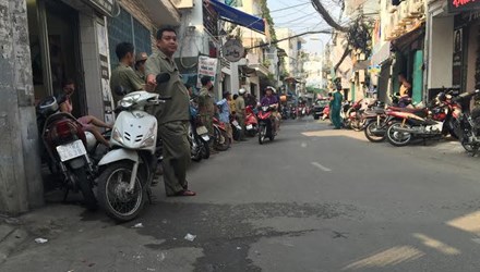 Hàng chục cảnh sát vây bắt ổ nhóm ma túy ở Sài Gòn