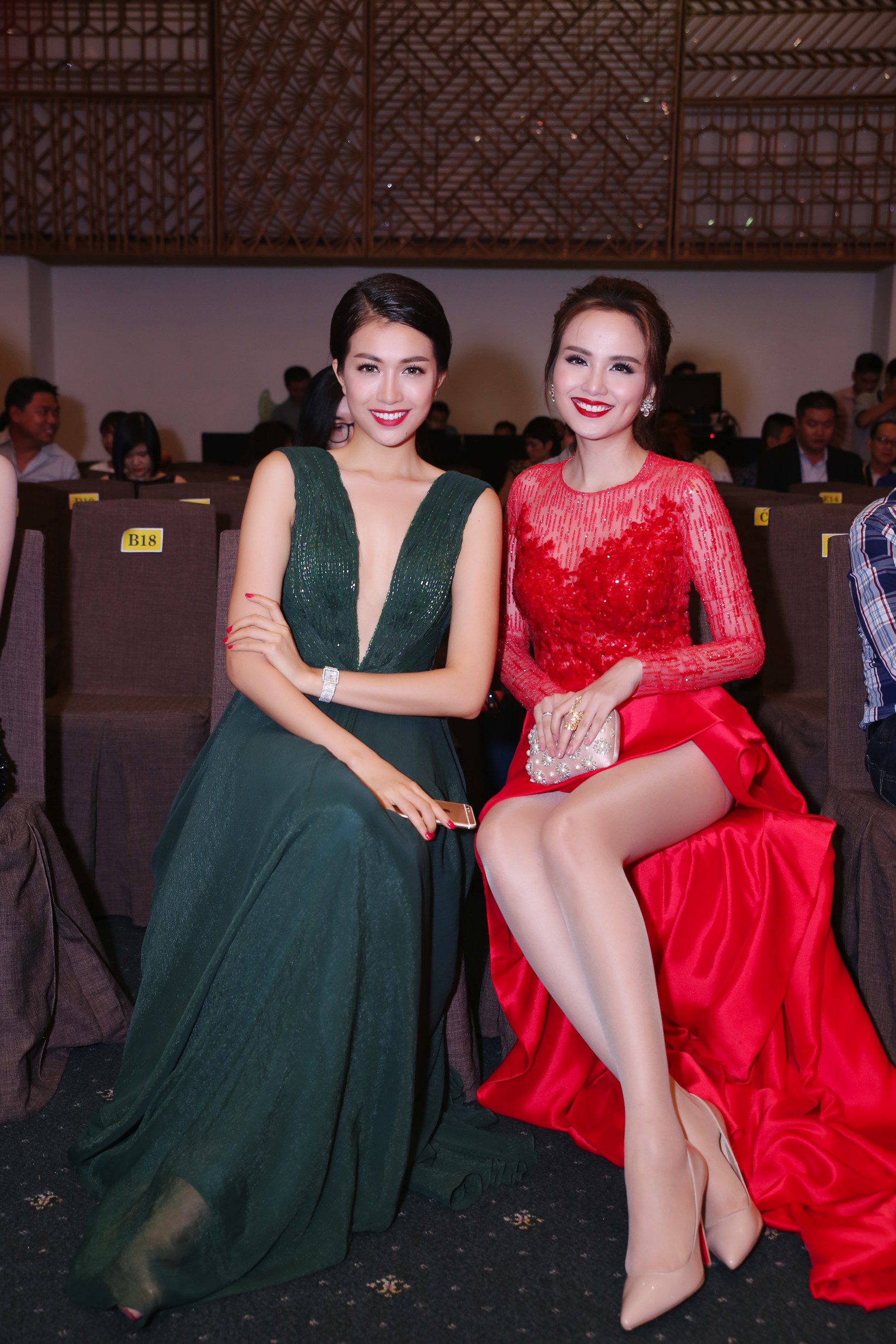 Á hậu Lệ Hằng đọ nhan sắc với Hoa hậu Diễm Hương