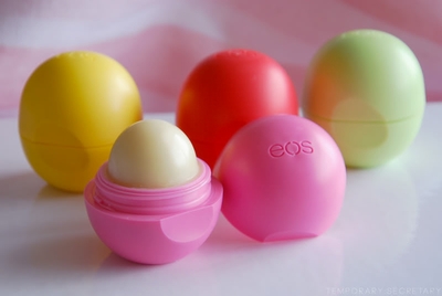 Thực hư son trứng EOS gây dị ứng, phồng rộp môi