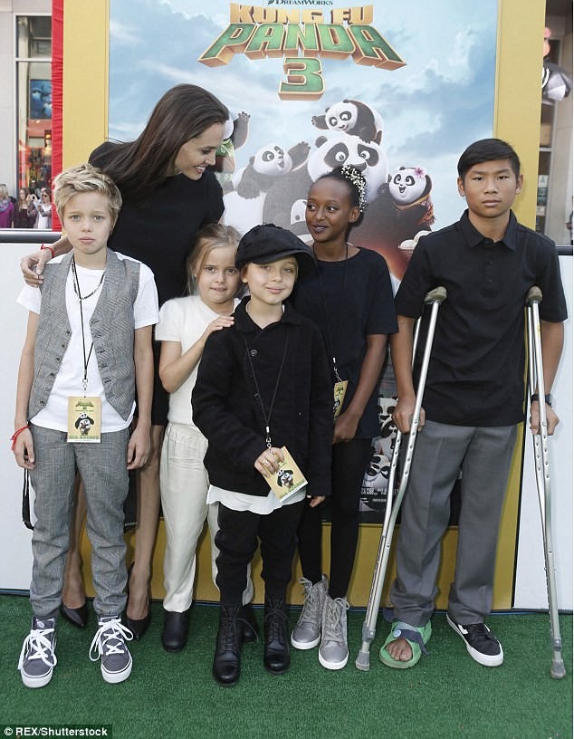 Angelina Jolie và đàn con trong buổi công chiếu Kung Fu Panda 3