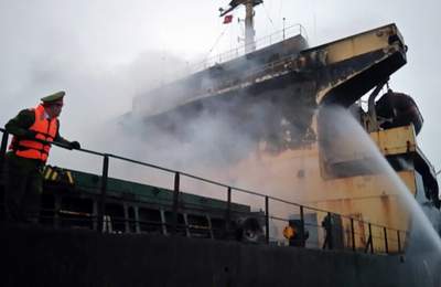 Tàu 27.000 tấn của Mông Cổ cháy ở gần vùng biển Hải Phòng