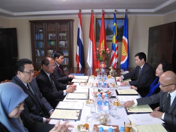 Đại sứ Đoàn Thị Xuân Hiền chủ trì cuộc họp lần thứ 11 Ủy ban ASEAN tại Astana trong vai trò là Chủ tịch luân phiên