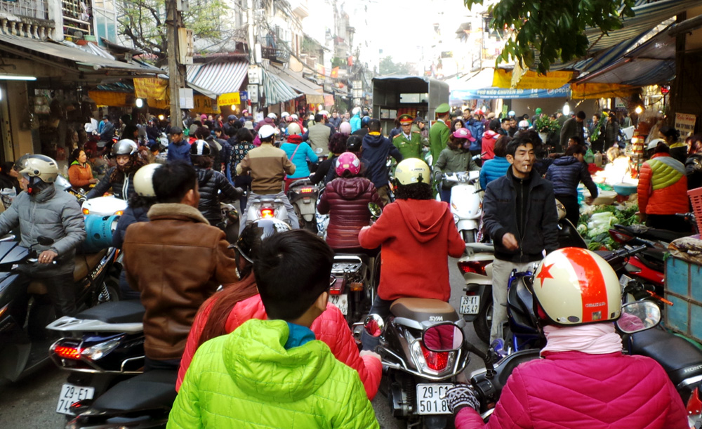 Chợ Hàng Bè đông kín người sáng 7/2, ngày cuối cùng của năm Ất Mùi.