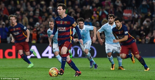 Messi dàn xếp pha đá penalty với Suarez