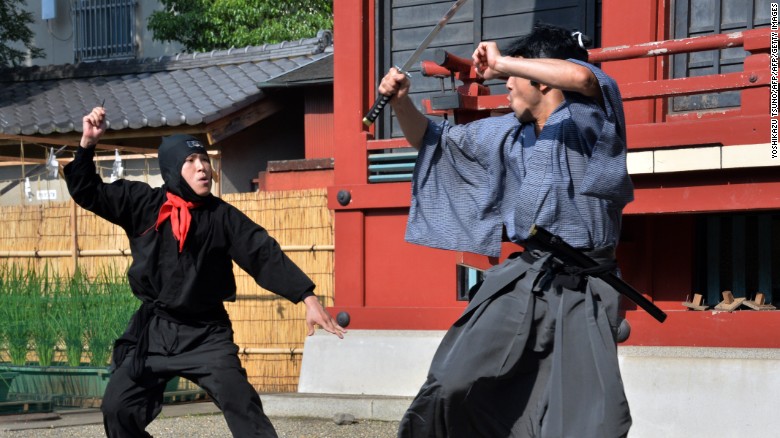 Diễn viên Nhật Bản qua đời trong lúc diễn tập với kiếm samurai