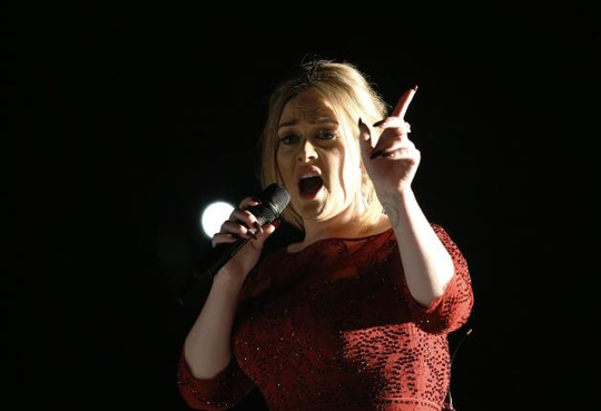 &quot;Họa mi nước Anh&quot; Adele khóc cả ngày sau buổi diễn ở Grammy