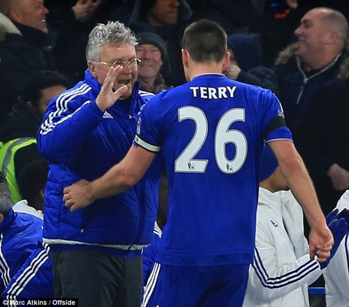 Terry bị thay ra giữa chừng trận gặp Newcastle vì chấn thương
