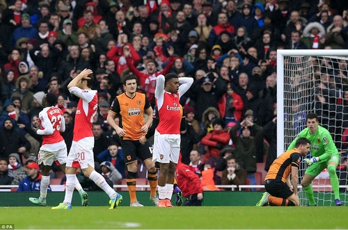 Cầu thủ Arsenal tiếc nuối khi cơ hội lần lượt bị bỏ lỡ trong trận đấu với Hull City