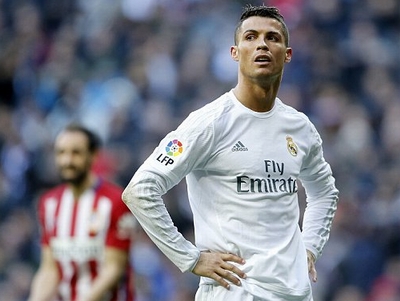 C.Ronaldo muối mặt xin lỗi sau phát ngôn coi thường đồng đội