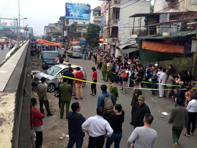 Hà Nội: Bảo vệ bãi xe tự ý lái taxi đâm chết người