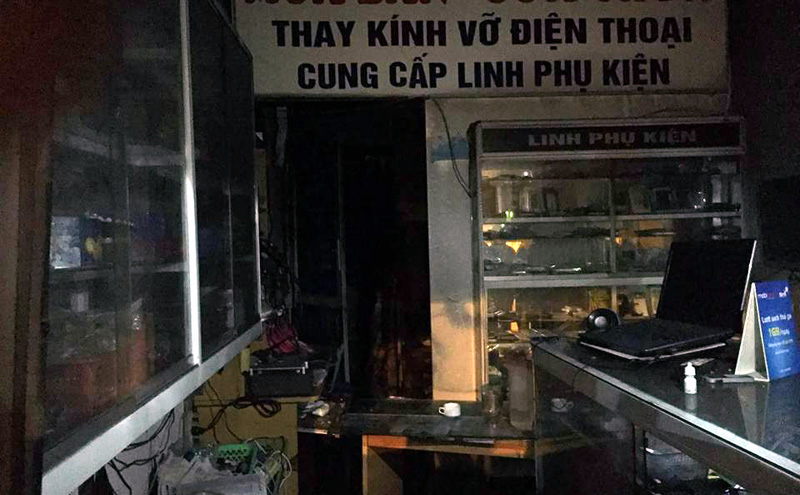 Hà Nội: Cháy cửa hàng điện thoại trên phố Cầu Giấy
