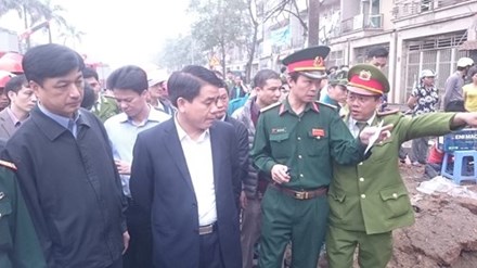 Chủ tịch TP Nguyễn Đức Chung chỉ đạo lực lượng chức năng giải quyết vụ việc
