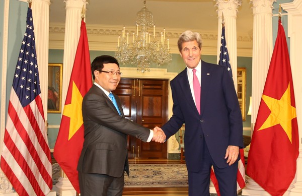 Phó Thủ tướng Phạm Bình Minh và Bộ trưởng Ngoại giao Hoa Kỳ John Kerry. Ảnh: VGP