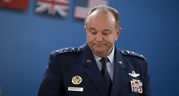 Chỉ huy tối cao của lực lượng liên quân NATO ở Châu Âu – ông Philip Breedlove