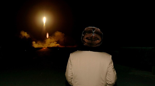Chủ tịch Kim Jong Un theo dõi trực tiếp một vụ thử tên lửa