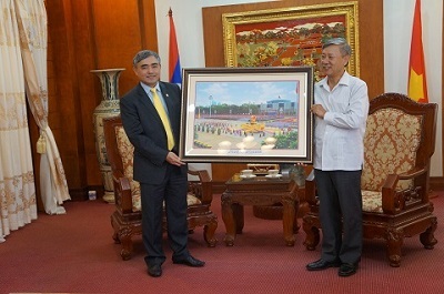 Thứ trưởng Bộ Thông tin và Truyền thông thăm và làm việc với Đại sứ quán Việt Nam tại Lào