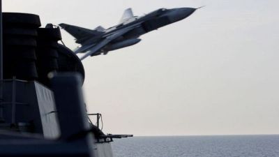 Chiến đấu cơ Nga lượn lờ thách thức tàu chiến Mỹ