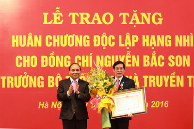 Nguyên Bộ trưởng Bộ TT&amp;TT Nguyễn Bắc Son nhận Huân chương Độc lập hạng Nhì