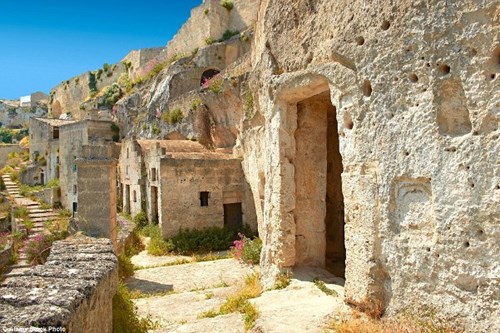 Chiêm ngưỡng thành phố hang động lâu đời nhất thế giới