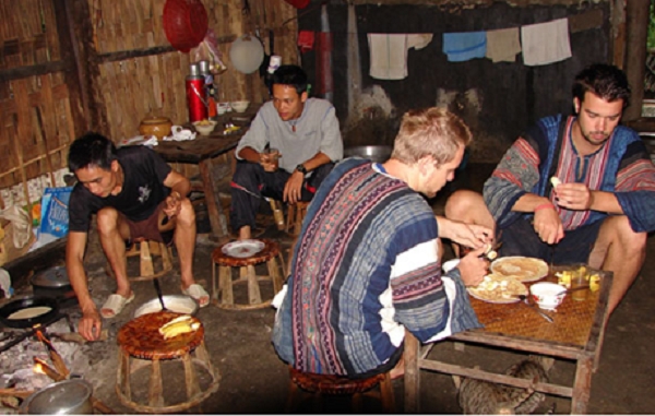 Trải nghiệm cuộc sống bình dị của người dân bản địa là một trong những điểm hấp dẫn du khách khi đến Hà Giang.