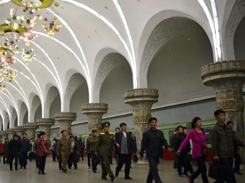 Những bức ảnh hiếm hoi chụp ở ga tàu điện ngầm Triều Tiên