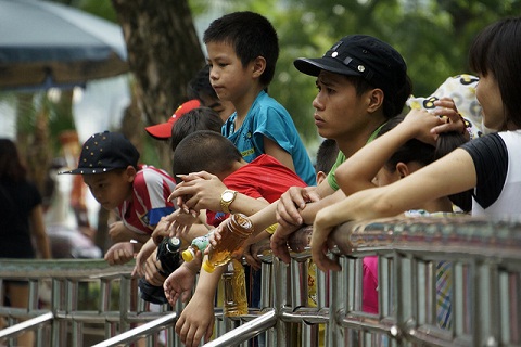 Hà Nội: Vườn thú Thủ Lệ chật cứng người dịp nghỉ lễ