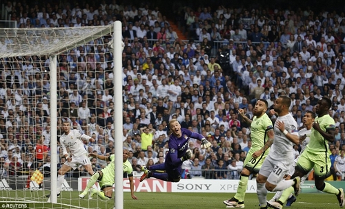 Pha ghi bàn may mắn của Bale