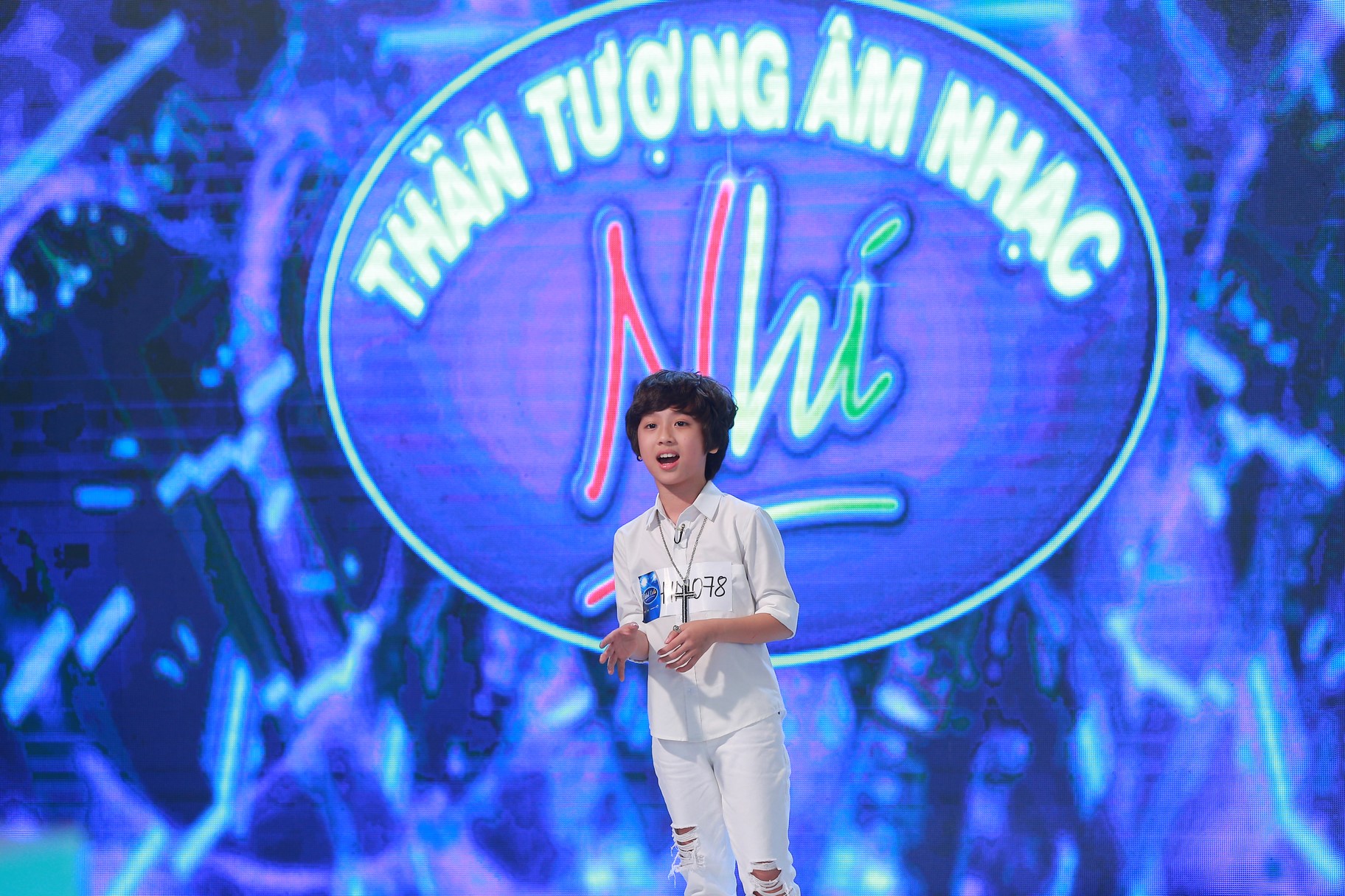 Vietnam Idol Kids: &quot;Soái ca nhí&quot; có giọng hát hạ gục giám khảo Isaac