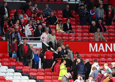 Hủy trận MU - Bournemouth vì sân Old Trafford nghi bị cài bom