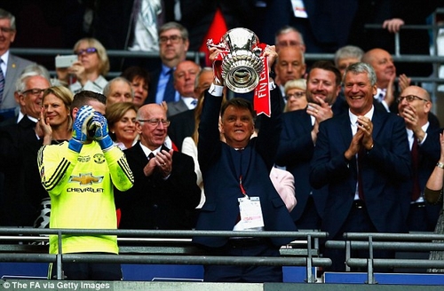 MU cân bằng thành tích đoạt 12 danh hiệu FA Cup của Arsenal