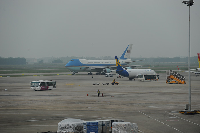 Chuyên cơ chở Tổng thống Obam tại đường băng sân bay Nội Bài 