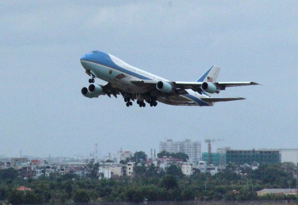 Máy bay chở Tổng thống Obama đã cất cánh