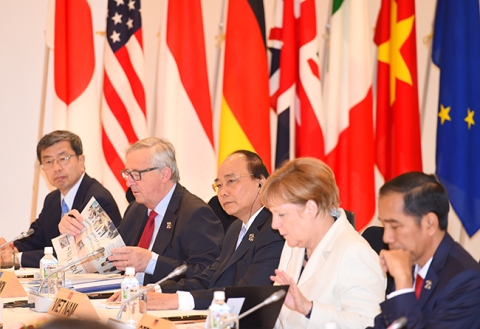 Thủ tướng Chính phủ Nguyễn Xuân Phúc tại Hội nghị Thượng đỉnh G7 mở rộng ở Nhật Bản (Ảnh VGP)