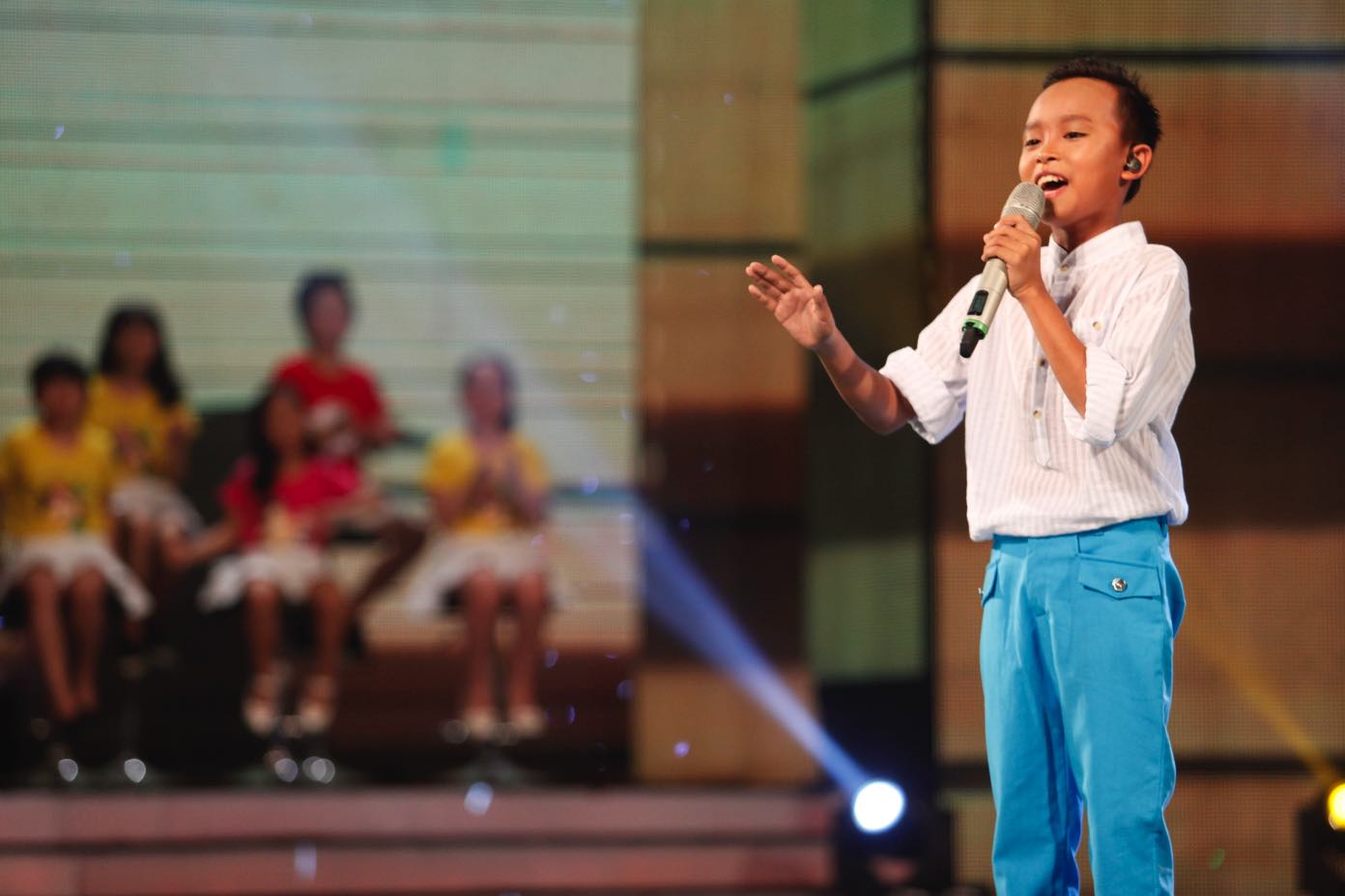 Vietnam Idol Kids: Giám khảo &quot;rụng tim&quot; với giọng ca ngọt của Hồ Văn Cường