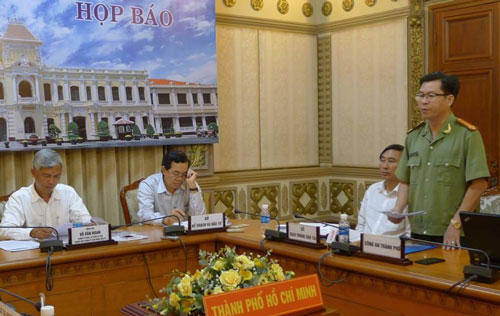 Trung tá Nguyễn Quang Thắng - Phó phòng Tham mưu Công an TP.HCM phát biểu tại buổi họp báo