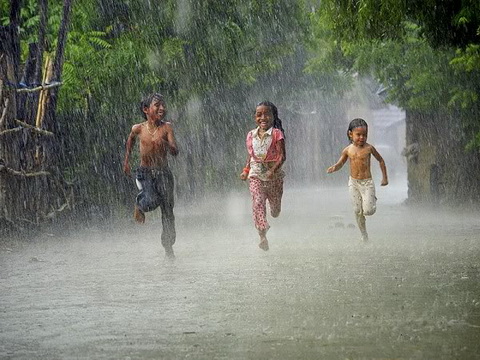 Ngày mai Bắc Bộ hết nắng nóng, chuyển mưa