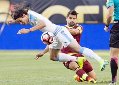 Thua sốc Venezuela, Uruguay nguy cơ bị loại khỏi Copa America!