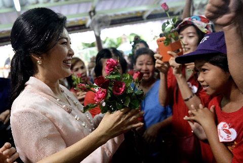 Cựu Thủ tướng Thái xinh đẹp Yingluck tung &quot;vũ khí&quot; đặc biệt
